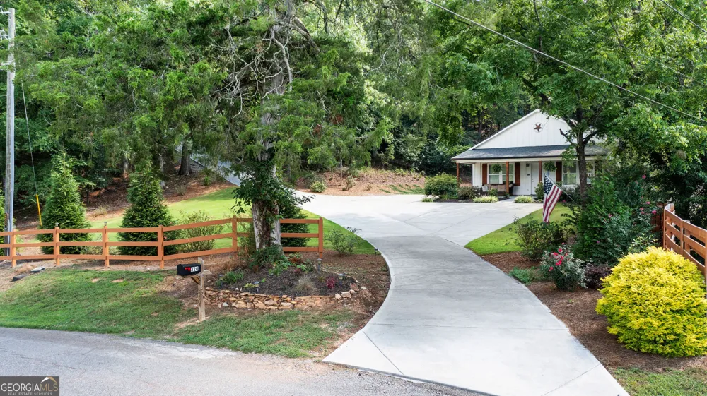 220 Long RD Rydal, GA 30171