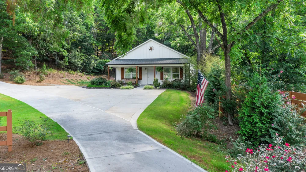 220 Long RD Rydal, GA 30171