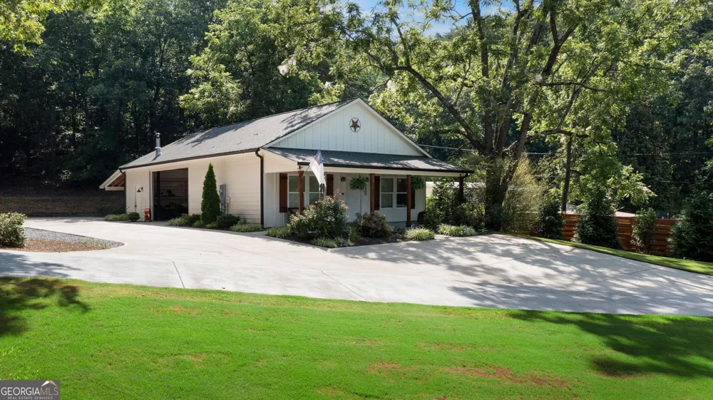 220 Long RD Rydal, GA 30171
