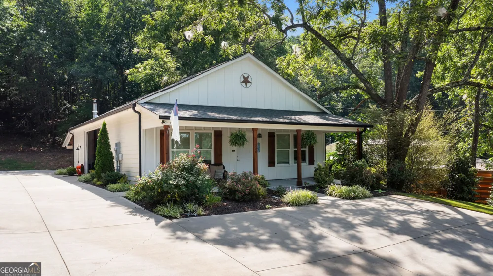 220 Long RD Rydal, GA 30171