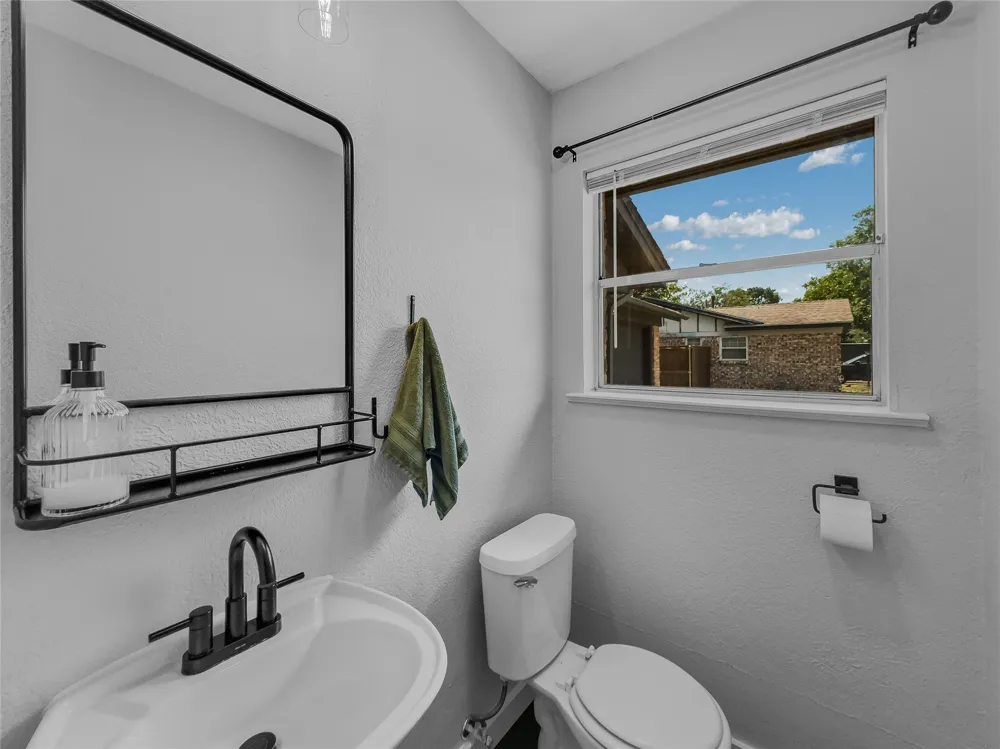703 Whitener Road Euless, TX 76040