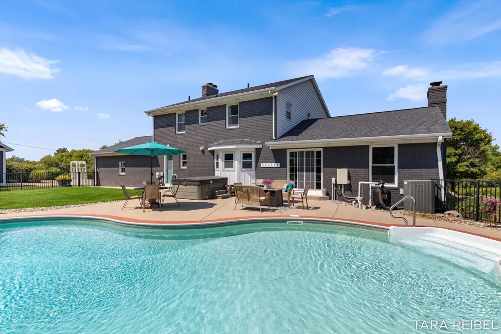 990 Riley Street Hudsonville, MI 49426