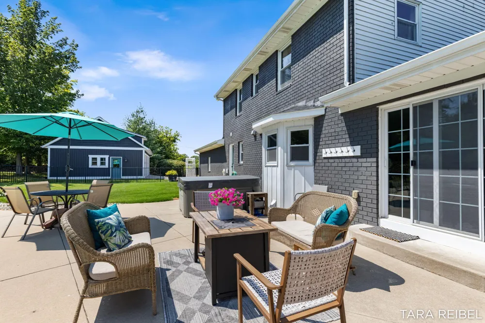 990 Riley Street Hudsonville, MI 49426
