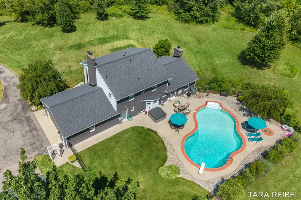 990 Riley Street Hudsonville, MI 49426