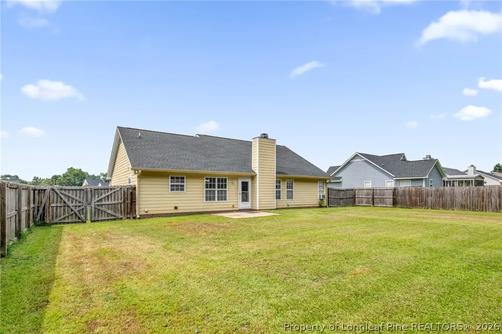 112 Hosta Drive Raeford, NC 28376