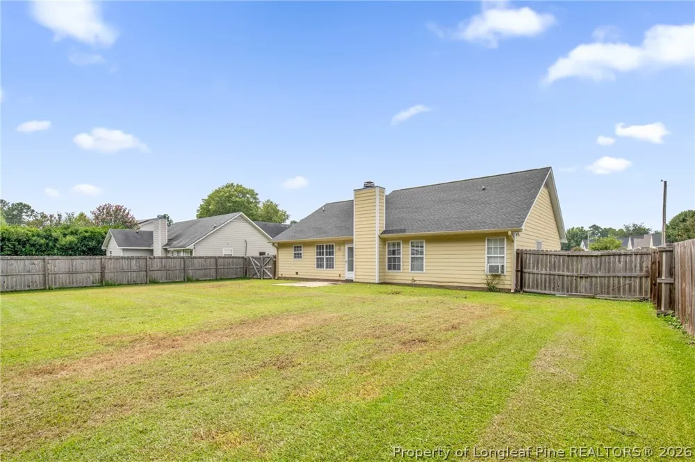 112 Hosta Drive Raeford, NC 28376