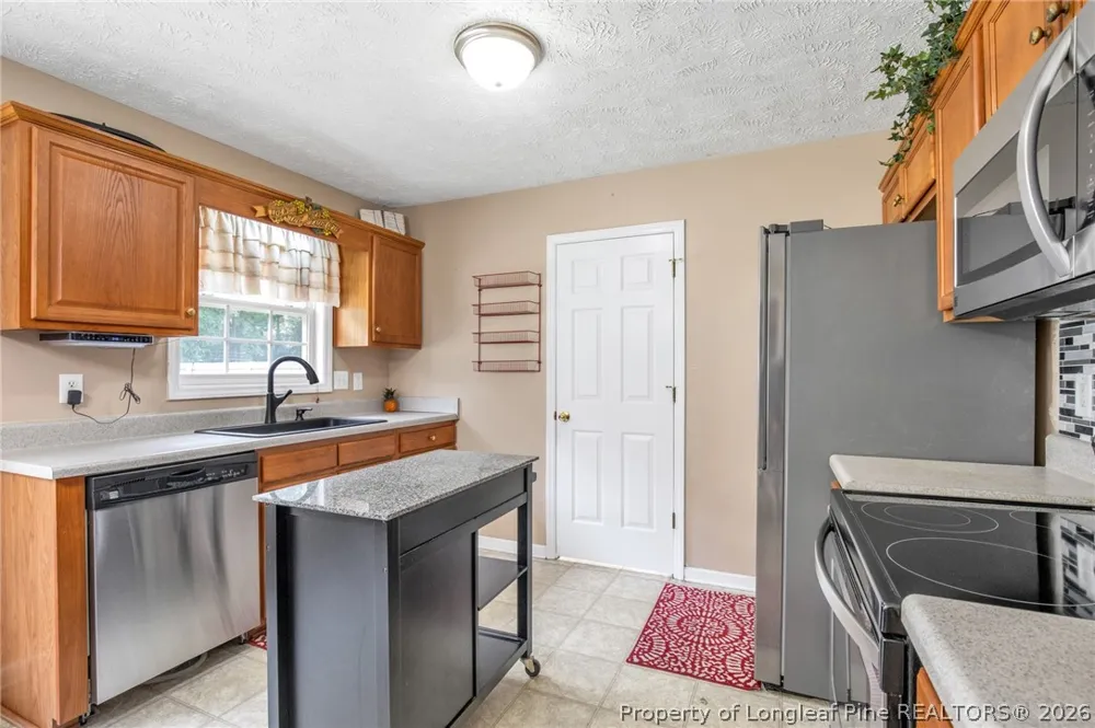 112 Hosta Drive Raeford, NC 28376