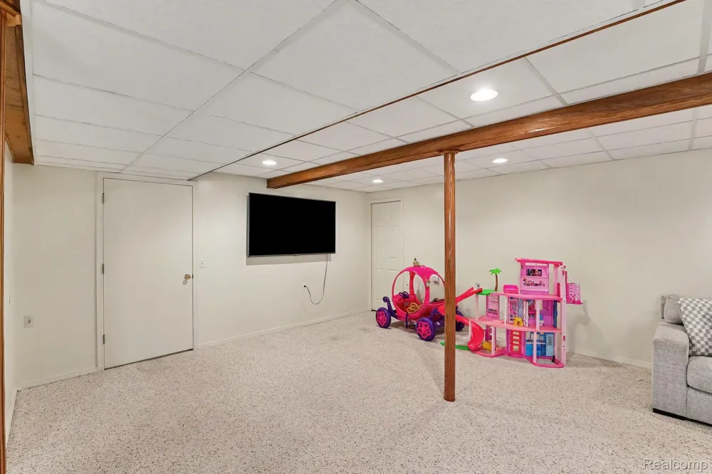 36510 Orchard Lake Drive New Baltimore City, MI 48047