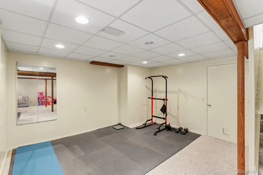 36510 Orchard Lake Drive New Baltimore City, MI 48047