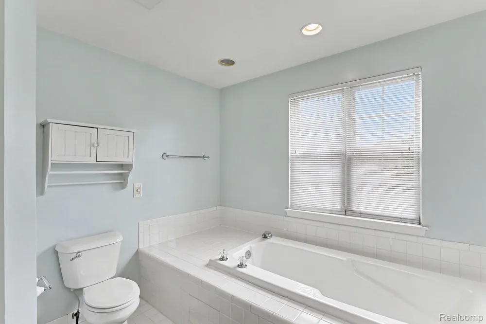 36510 Orchard Lake Drive New Baltimore City, MI 48047