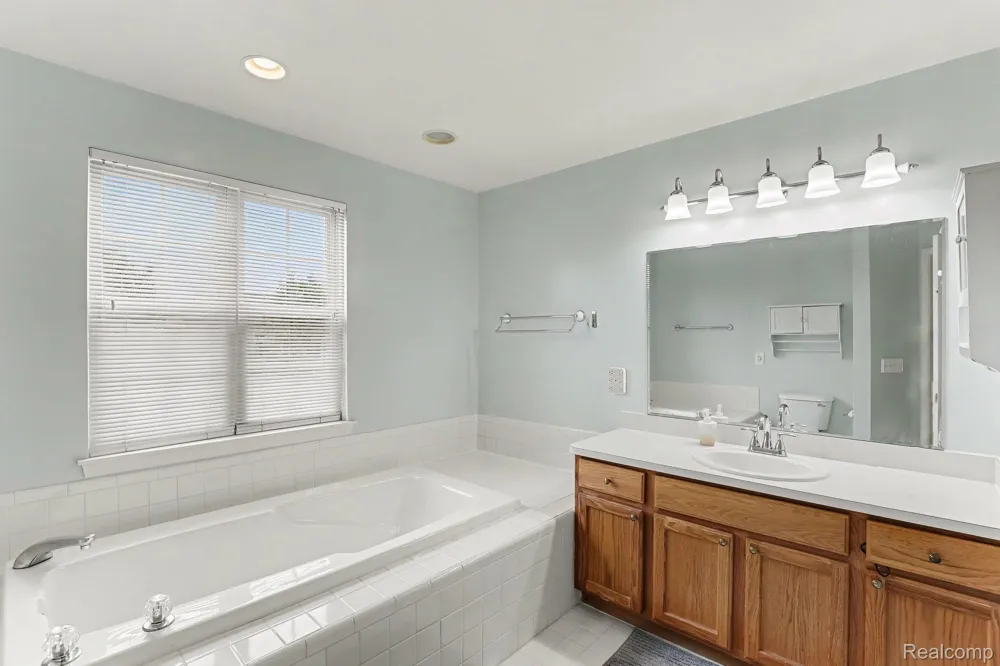 36510 Orchard Lake Drive New Baltimore City, MI 48047