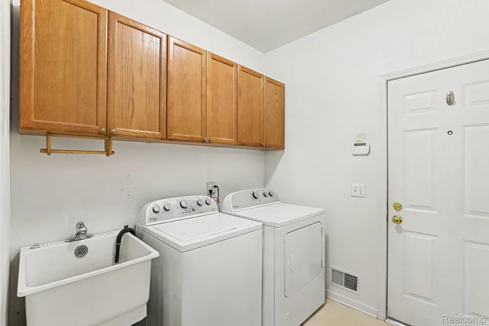 36510 Orchard Lake Drive New Baltimore City, MI 48047