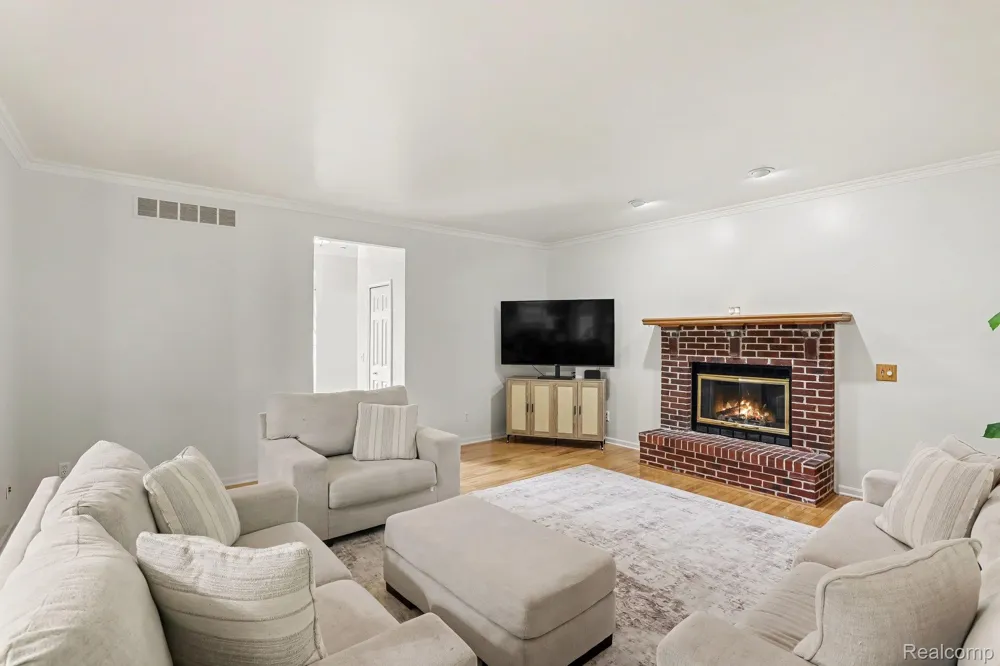 36510 Orchard Lake Drive New Baltimore City, MI 48047