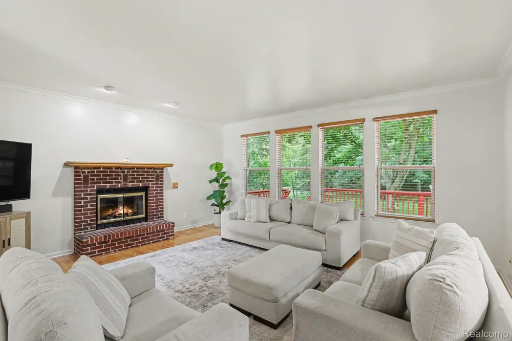 36510 Orchard Lake Drive New Baltimore City, MI 48047
