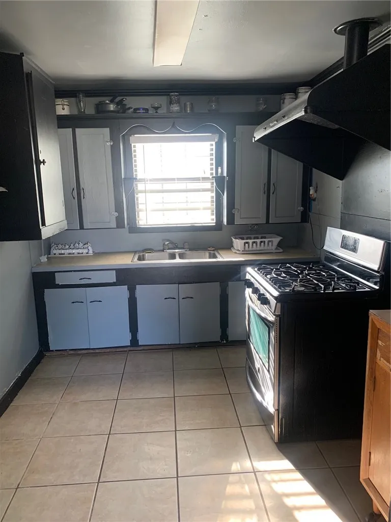 501 E Commons Street Refugio, TX 78377