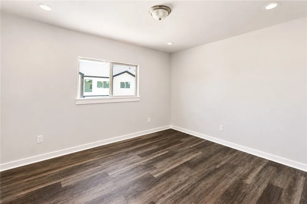 107 S Commonsway Drive Portland, TX 78374