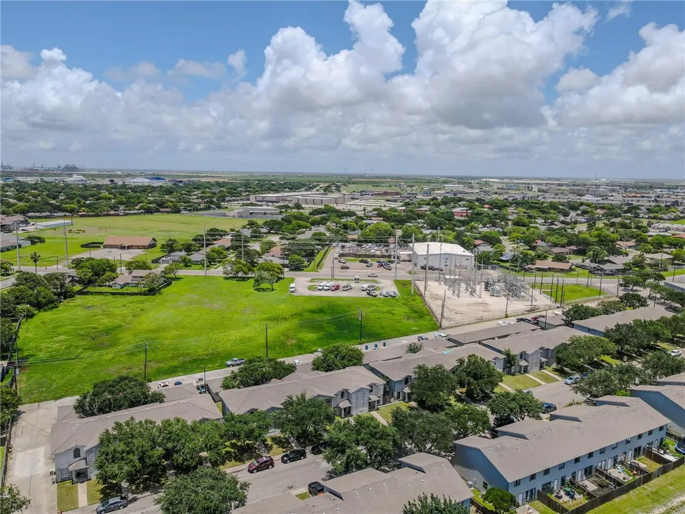 107 S Commonsway Drive Portland, TX 78374
