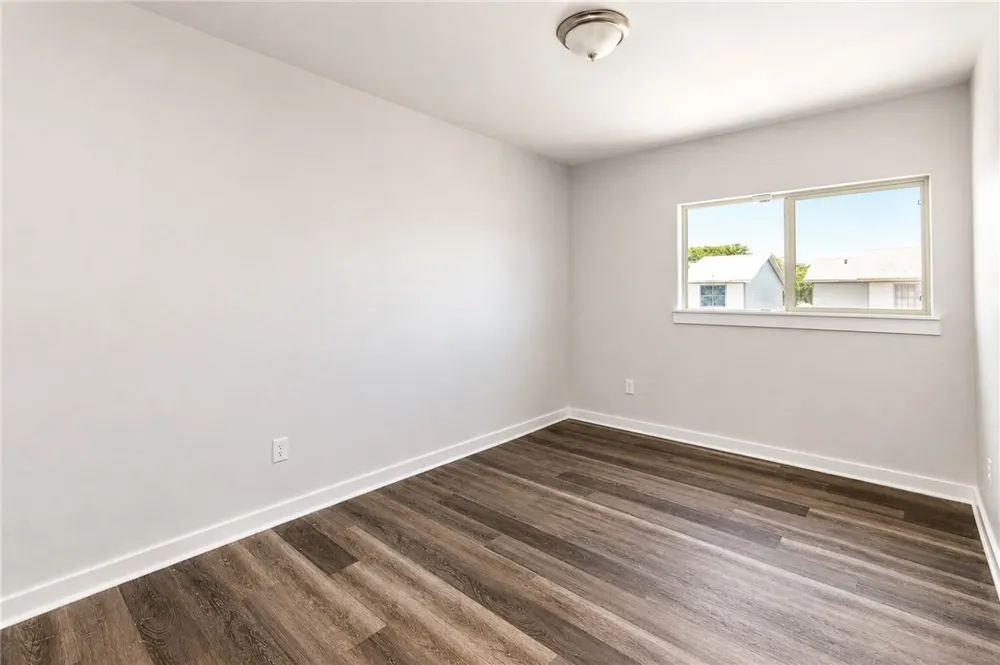 107 S Commonsway Drive Portland, TX 78374