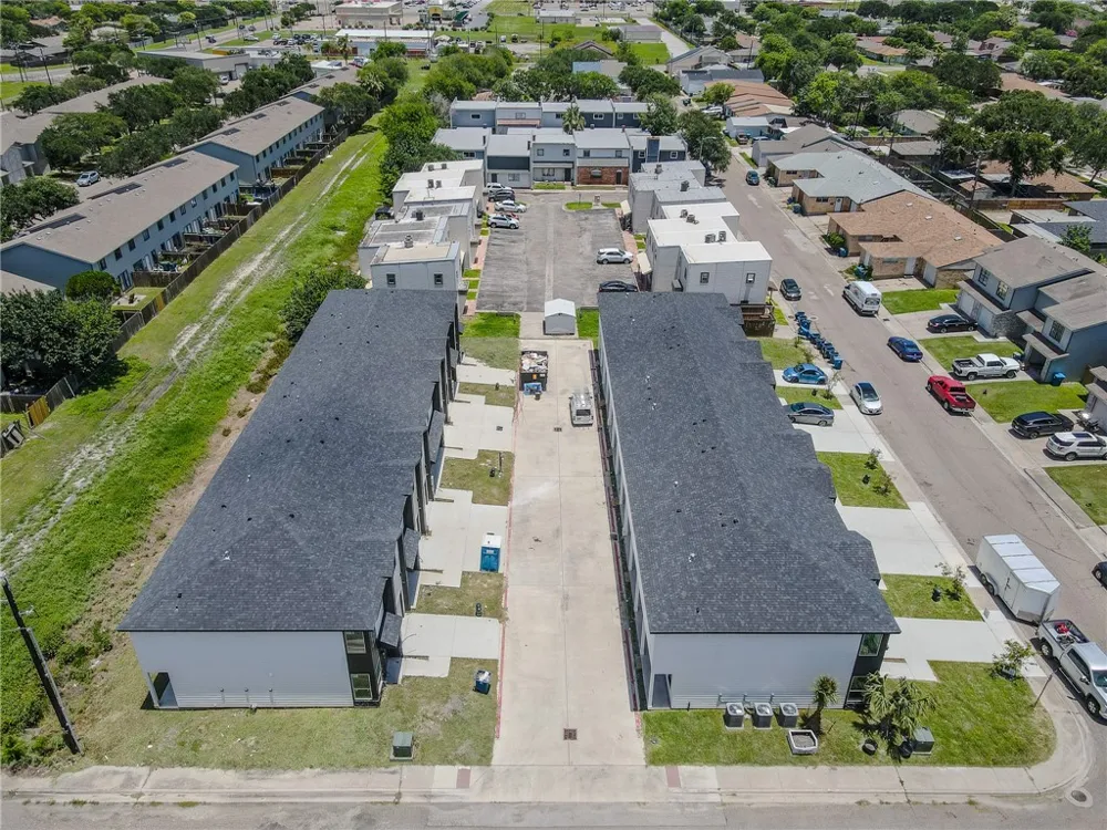 107 S Commonsway Drive Portland, TX 78374