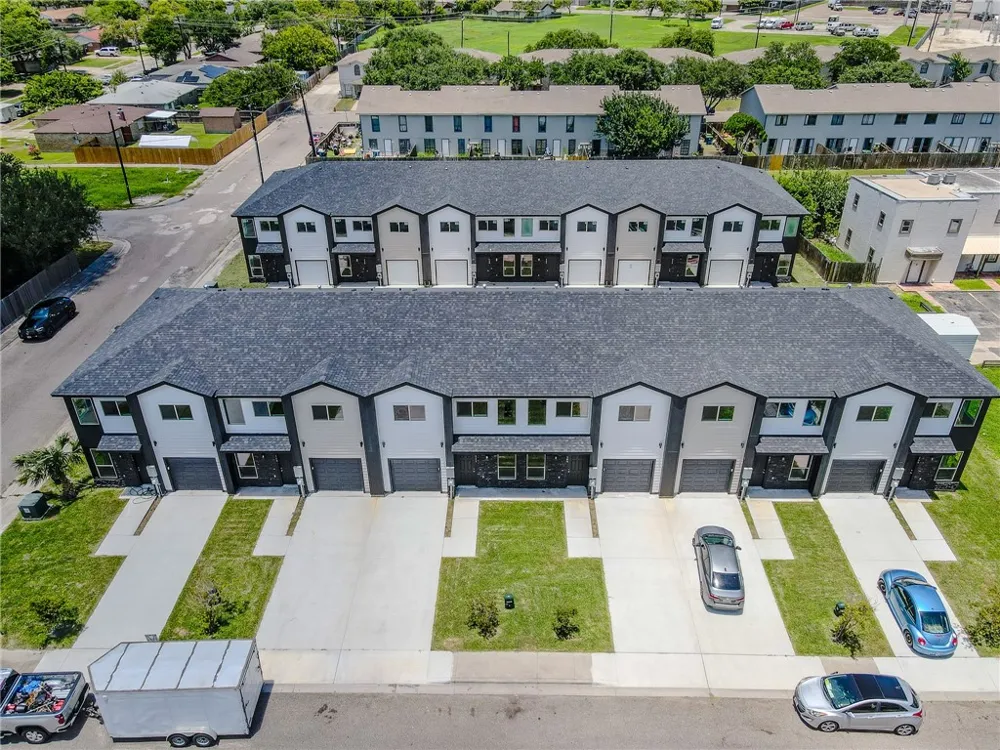 107 S Commonsway Drive Portland, TX 78374