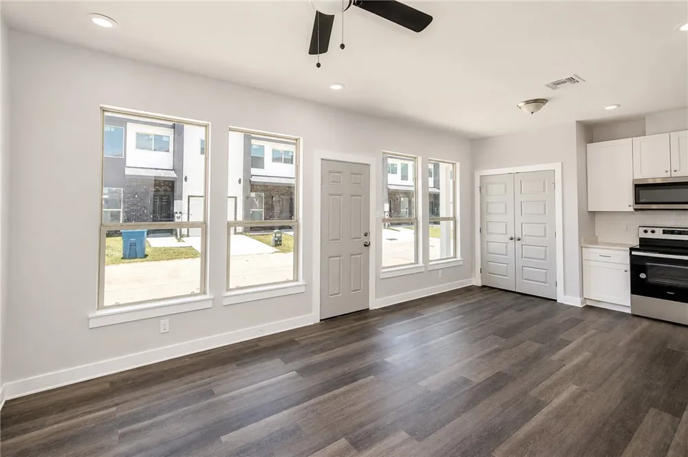 105 S Commonsway Drive Portland, TX 78374