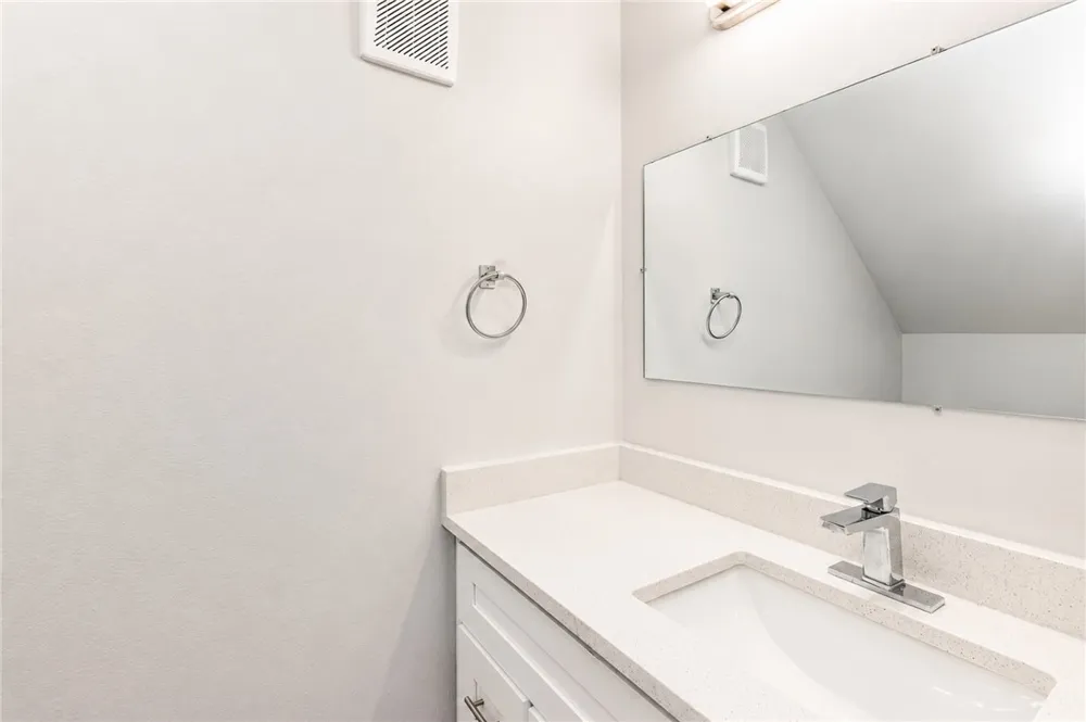 105 S Commonsway Drive Portland, TX 78374