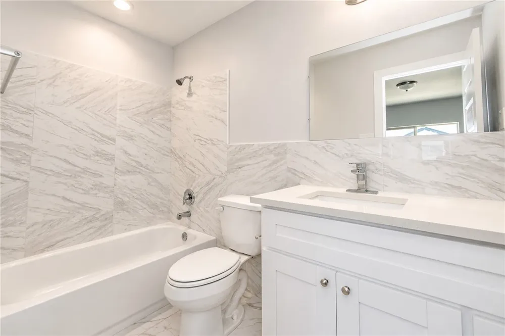 105 S Commonsway Drive Portland, TX 78374