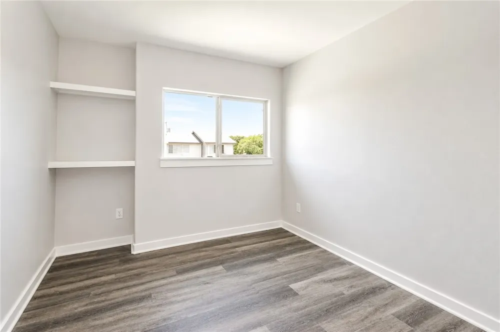 105 S Commonsway Drive Portland, TX 78374