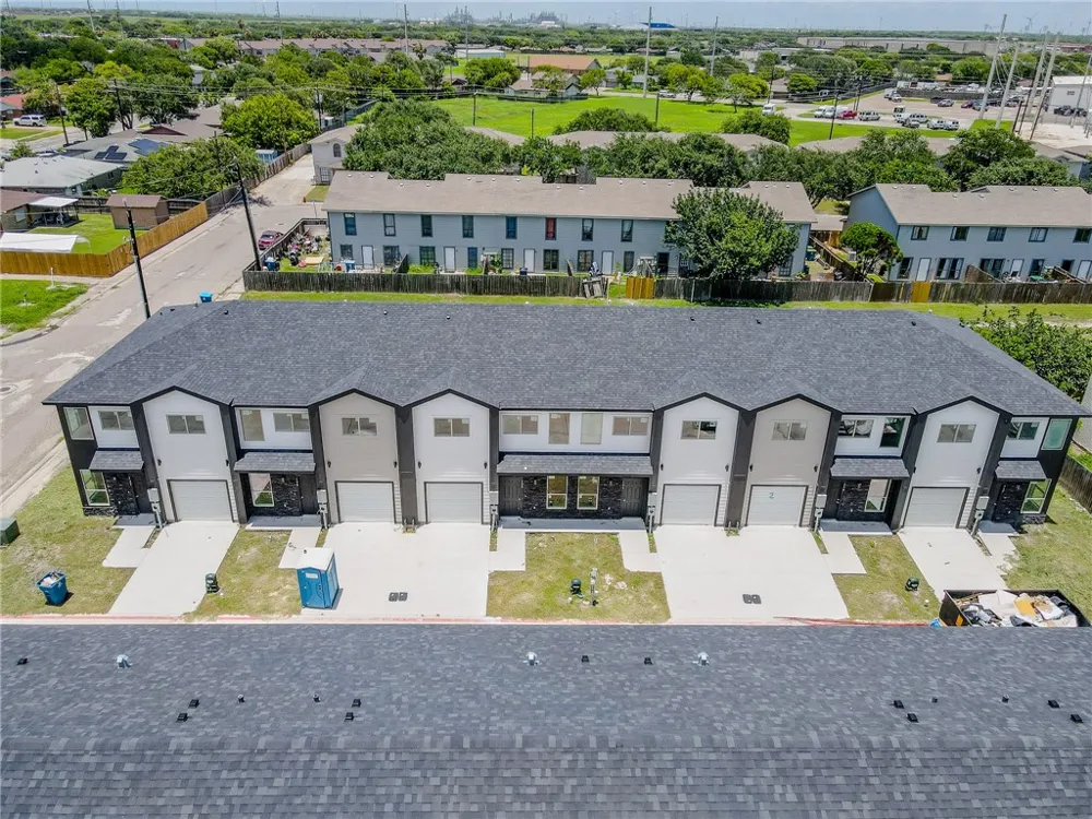 105 S Commonsway Drive Portland, TX 78374