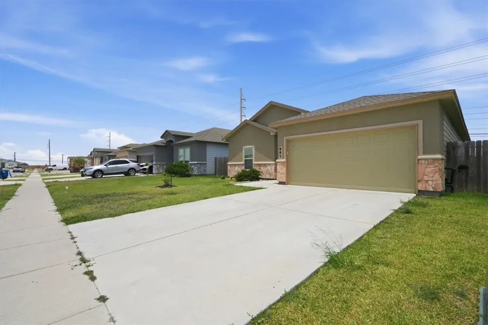 207 Bismarck Palm Circle Portland, TX 78374
