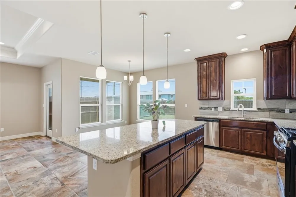 207 Bismarck Palm Circle Portland, TX 78374