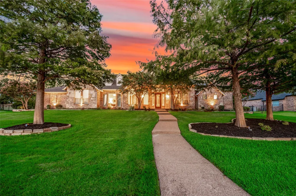 324 E Carruth Lane Double Oak, TX 75077