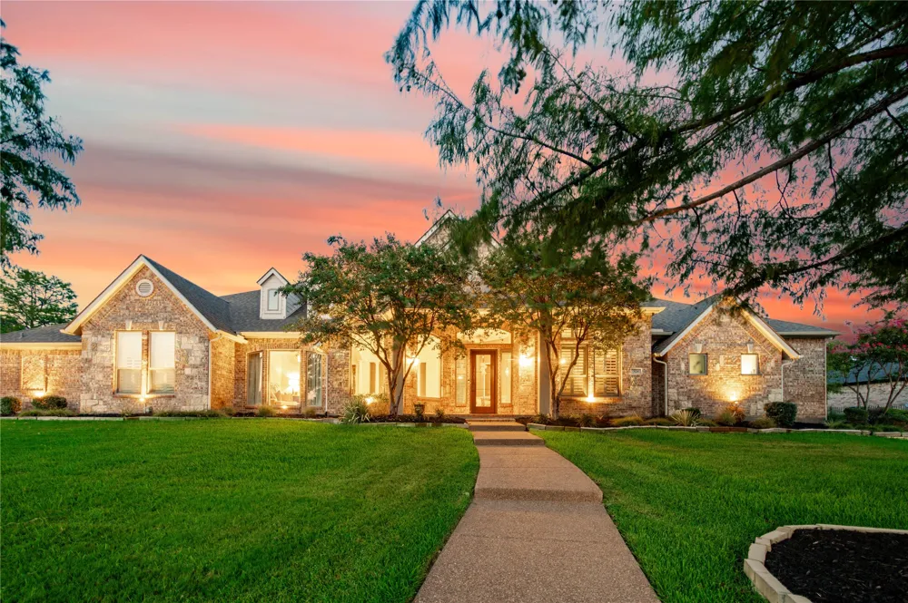 324 E Carruth Lane Double Oak, TX 75077