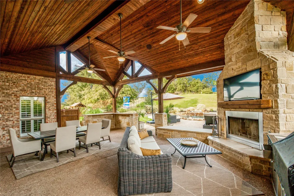324 E Carruth Lane Double Oak, TX 75077