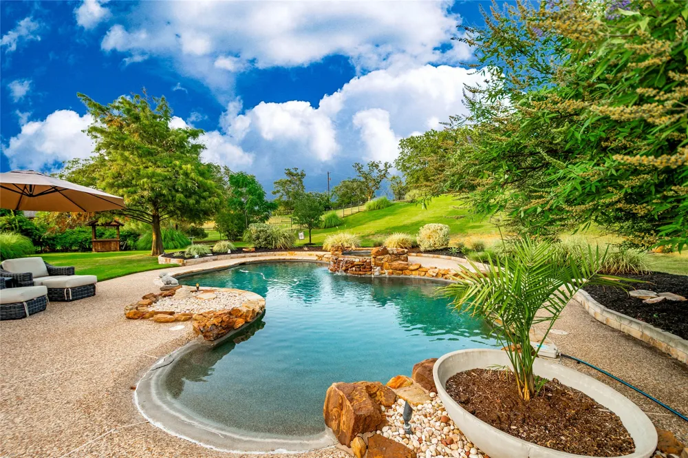 324 E Carruth Lane Double Oak, TX 75077