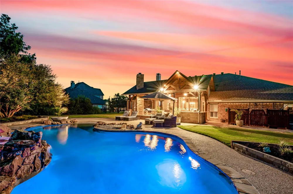 324 E Carruth Lane Double Oak, TX 75077