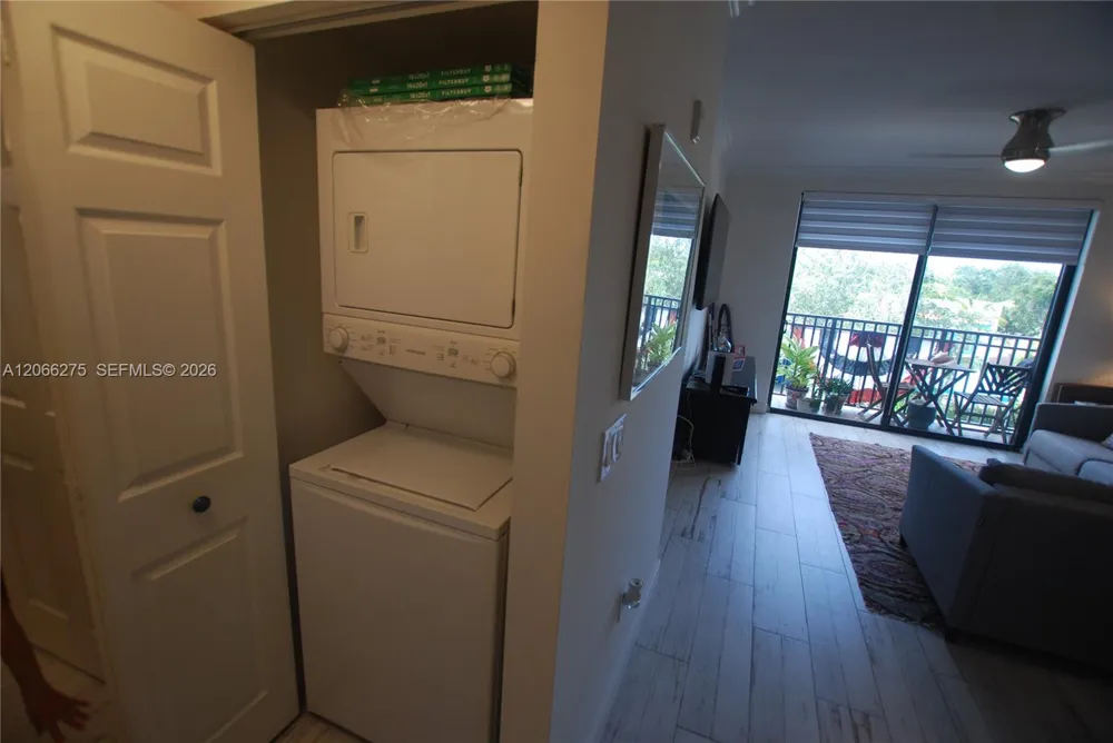 511 Lucerne Ave #306 Lake Worth, FL 33460