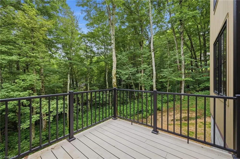 519 Rock Spring Circle Sugar Mountain, NC 28604