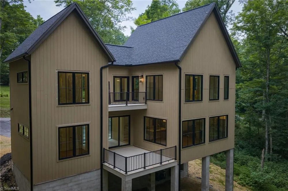 519 Rock Spring Circle Sugar Mountain, NC 28604