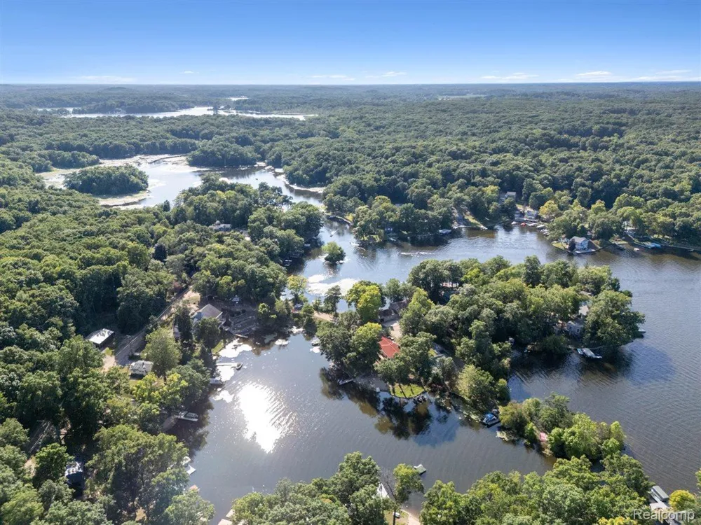11356 Riverbank Lane Putnam Township, MI 48169