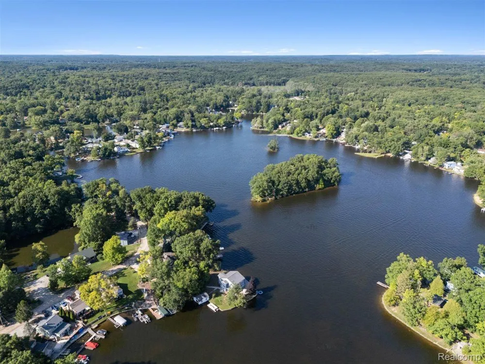 11356 Riverbank Lane Putnam Township, MI 48169