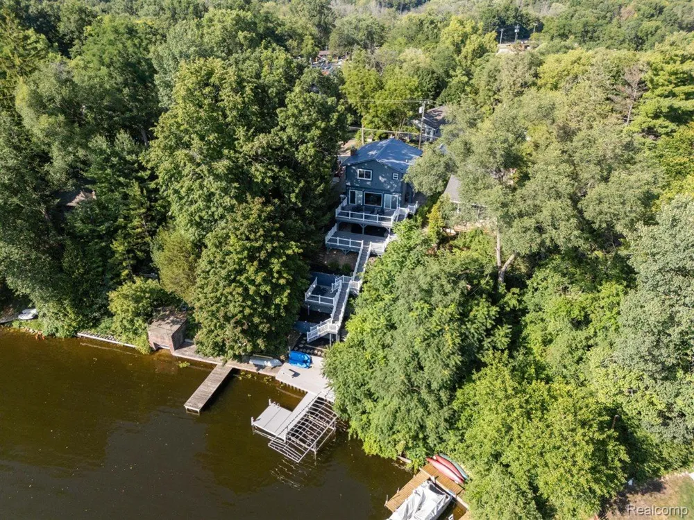 11356 Riverbank Lane Putnam Township, MI 48169