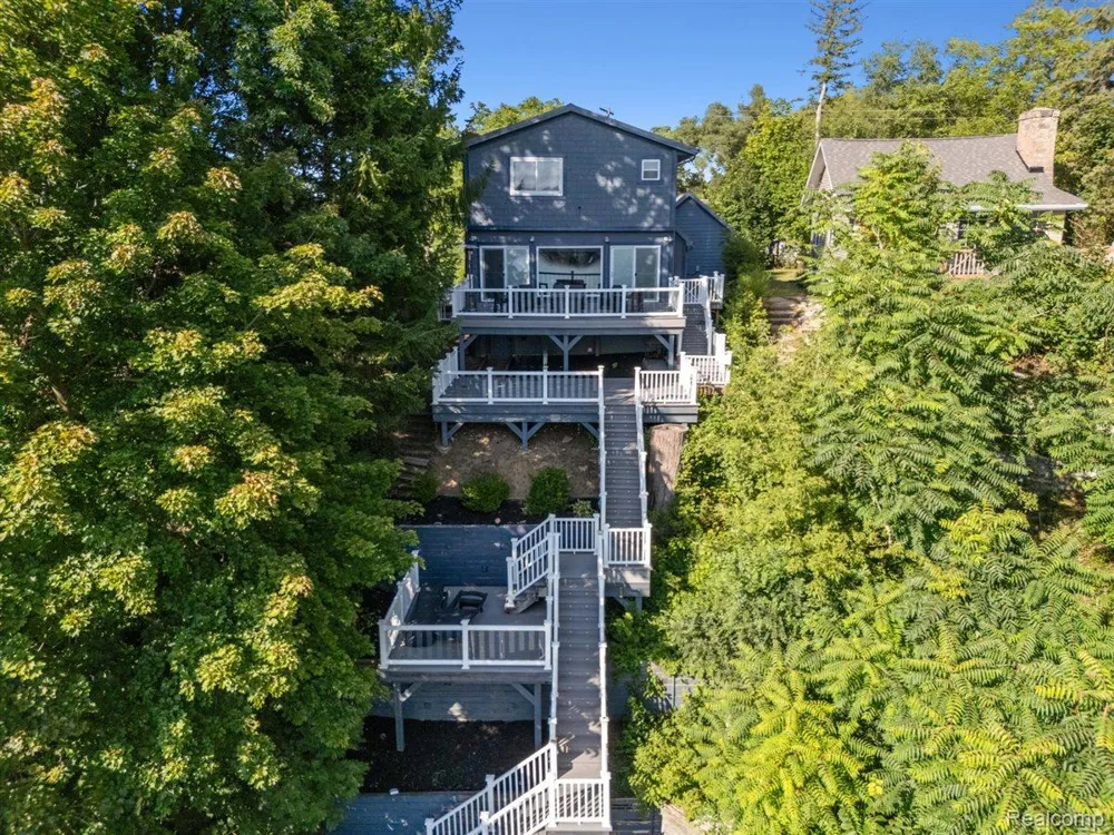 11356 Riverbank Lane Putnam Township, MI 48169