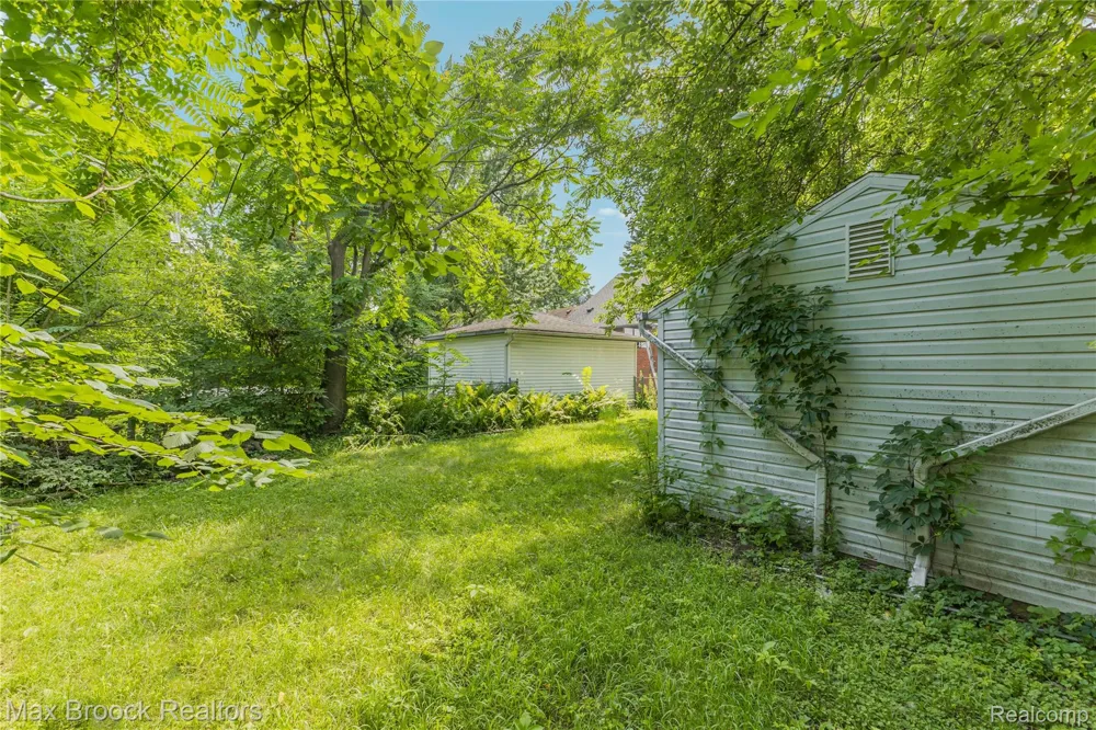 19950 Norborne Redford Charter Township, MI 48240