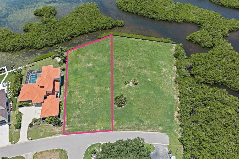 TIDEWOOD AVENUE Sarasota, FL 34231