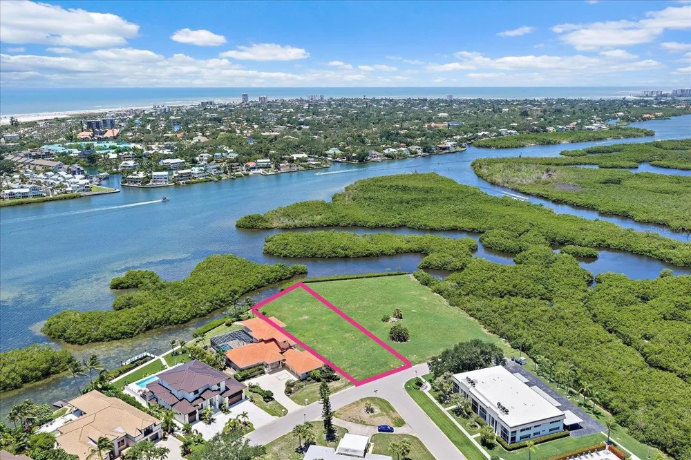 TIDEWOOD AVENUE Sarasota, FL 34231