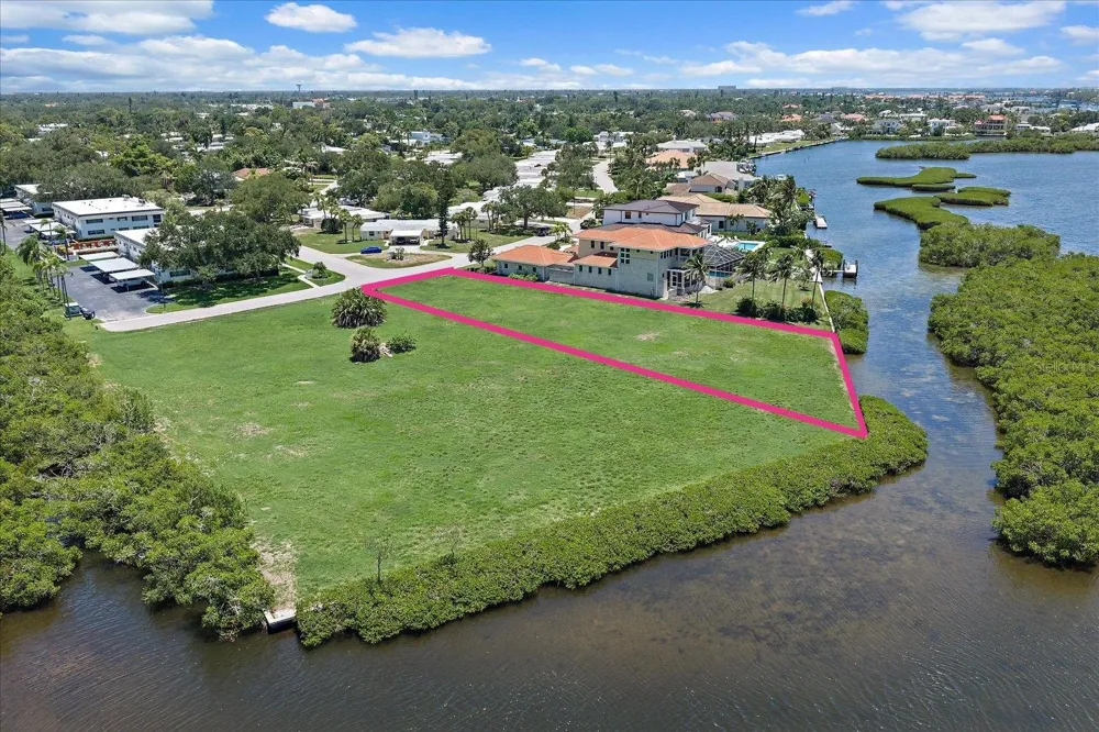 TIDEWOOD AVENUE Sarasota, FL 34231