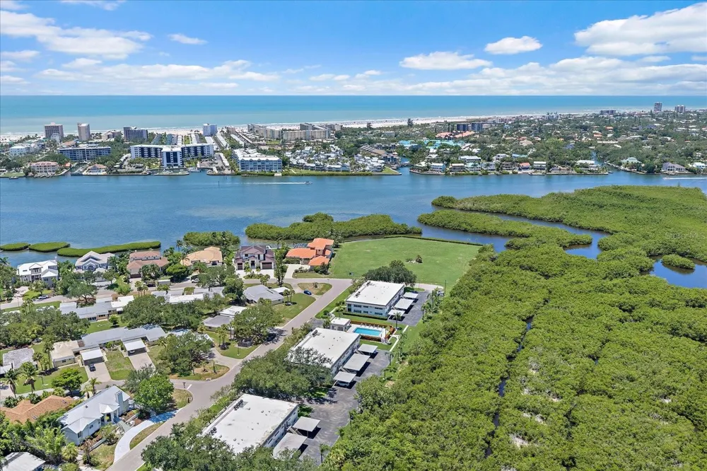 TIDEWOOD AVENUE Sarasota, FL 34231
