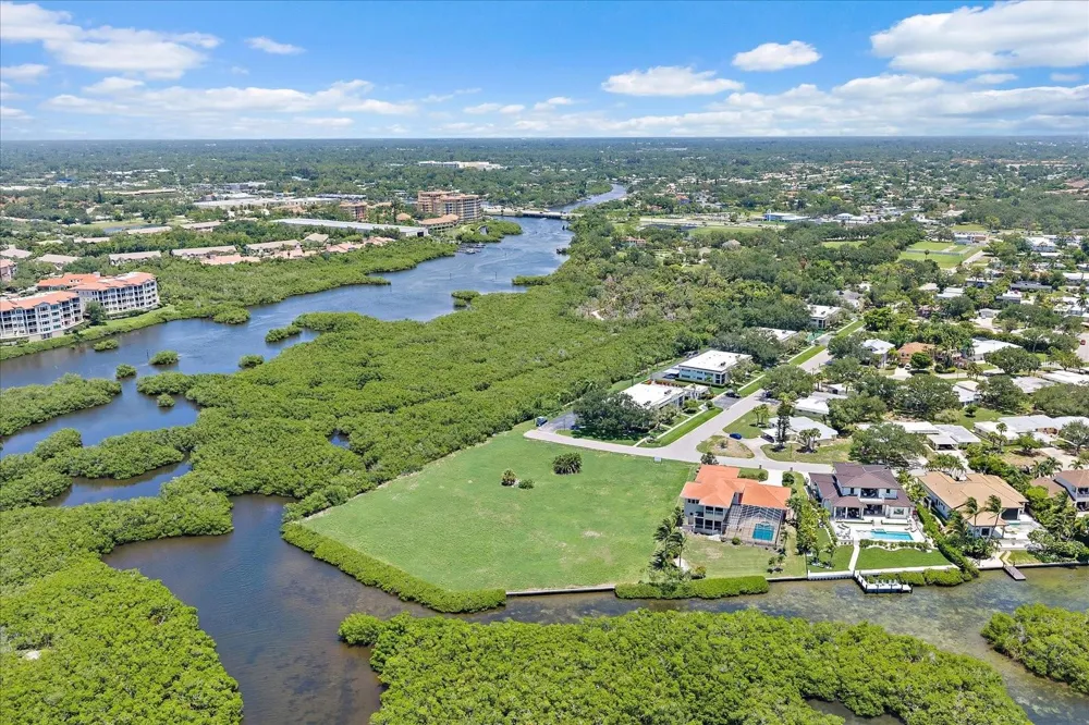 TIDEWOOD AVENUE Sarasota, FL 34231