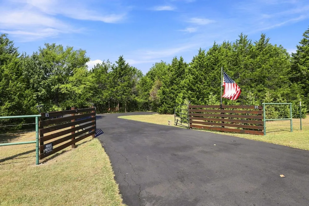 85 County Road Gordonville, TX 76245